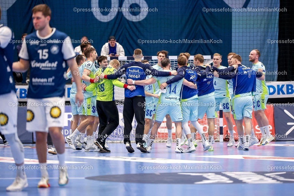 BHC02042601106 | 02.04.2026, Handball, HBL, Bergischer HC - VfL Gummersbach, Mitsubishi Electric HALLE Düsseldorf: Abschlussjubel nach dem Sieg der Gummersbacher im Derby gegen den BHC