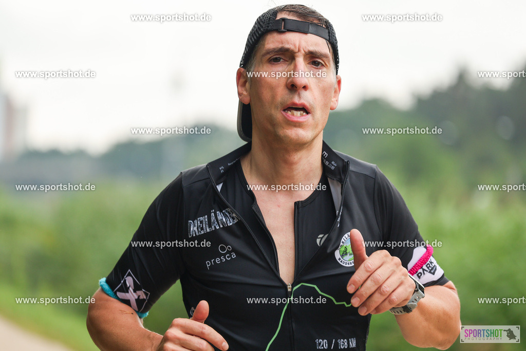 LUR_1889 | 34. M-net Erlanger Triathlon 2025 #erlangertriathlon  #mnettriathlon2025 #mnettriathlon #team #olympischedistanz #mitteldistanz #triathlon #maindonaukanal  #erlangertriathlon2025 #yourpictrs #tv1848 #tv1848erlangen  #triathlonbayern #sportinerlangen #demsportverbunden #sportshot_your_pictrs Copyright: www.sportshot.de