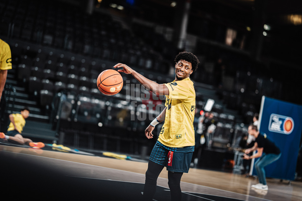 Basketball | Männer | Saison 2024/2025 | easyCredit Basketball Bundesliga | 4. Spieltag | Veolia Towers Hamburg vs. EWE Baskets Oldenburg | 06.10.2024 | Jon'il Fugett (#19, EWE Baskets Oldenburg)