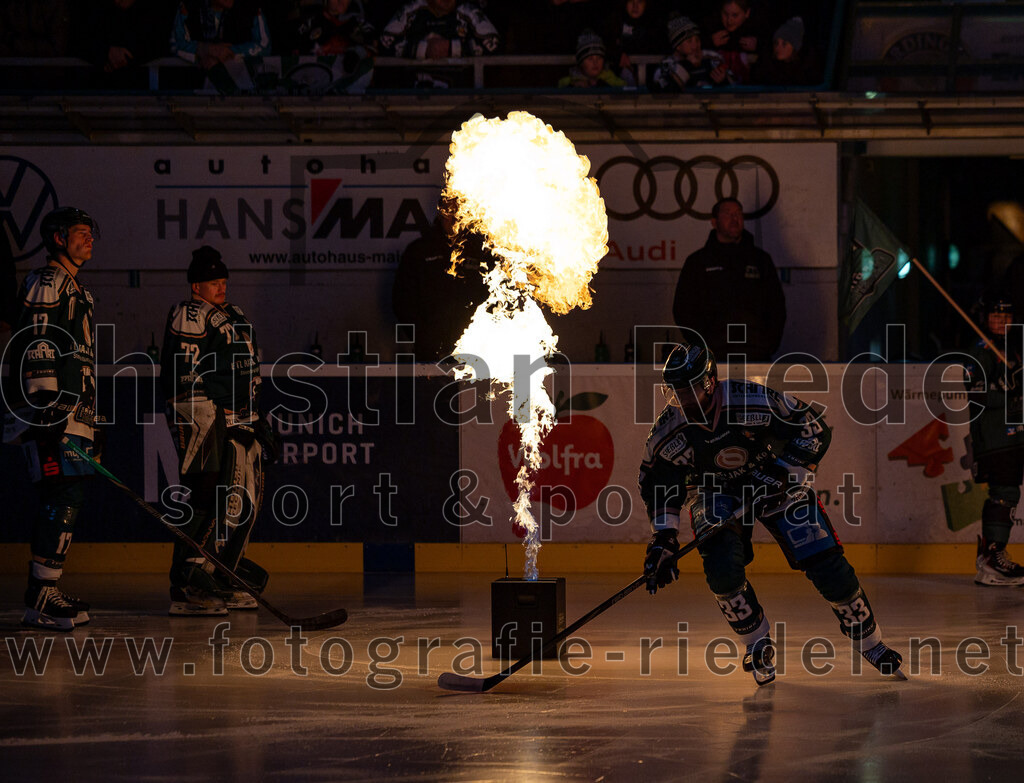 2026-01-09_007_TSV_Erding_gegen_Stuttgart_Rebels | Erding, Deutschland, 09.01.2026:Eishockey, Oberliga Süd 2025 / 2026, 35. Spieltag, TSV Erding gegen Stuttgart Rebels, Endergebnis: Marc Schmidpeter (Erding Gladiators, #33)Foto: Christian Riedel / fotografie-riedel.net