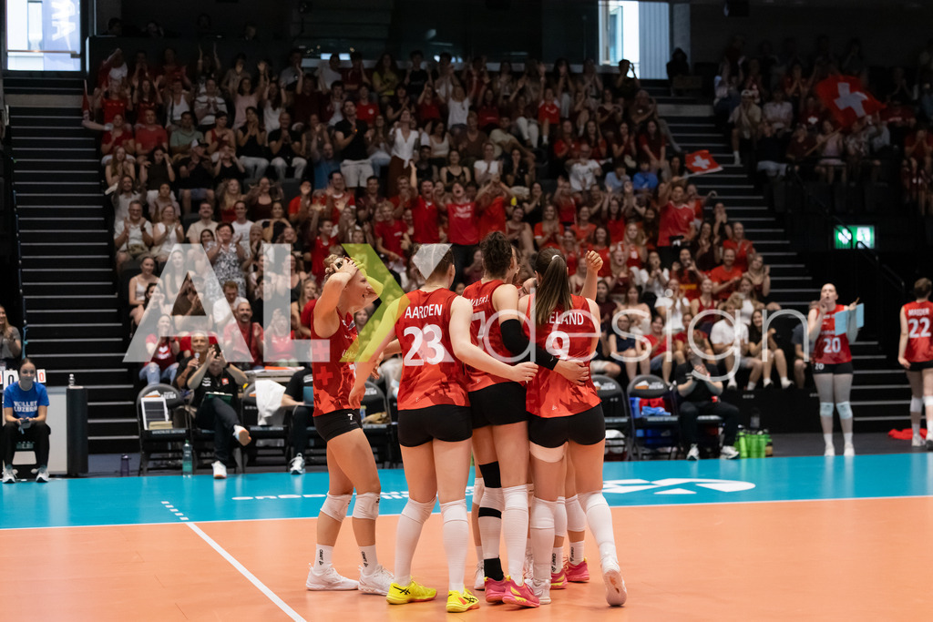 Austria v Switzerland - CEV European League Women | KRIENS, SWITZERLAND - JUNE 14: Team of Switzerland during the CEV European League match between Austria and Switzerland at Pilatus Arena on June 14, 2026 in Kriens, Switzerland. - Realisiert mit Pictrs.com