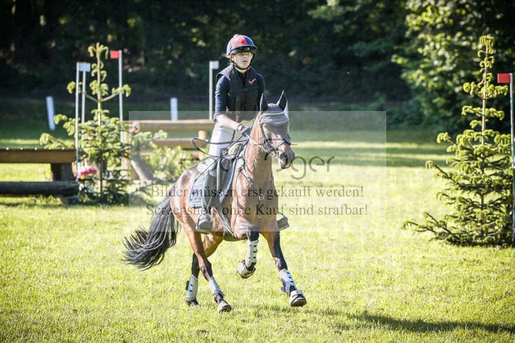DOS_9753 | Entdecke hochwertige Reitturnierfotos von Foto Oger. Professionell, emotional und authentisch – jetzt Lieblingsmomente im Shop bestellen. - Realisiert mit Pictrs.com