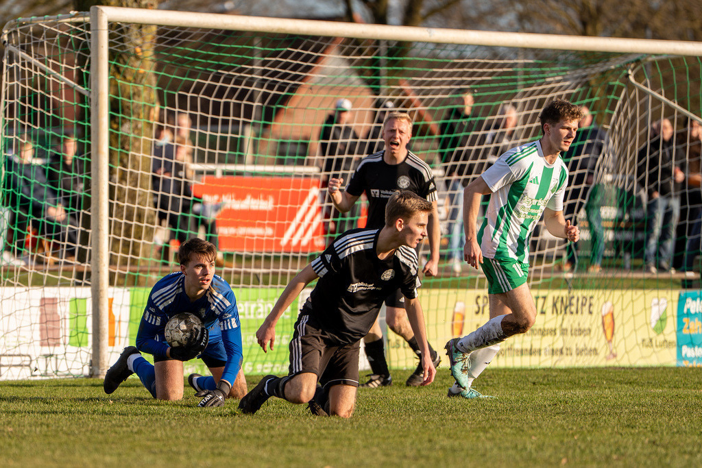 Fußball I Herren I Saison 2025-2026 I Bezirksliga Weser-Ems 4 I 21. Spieltag I TuS Lutten - SW Osterfeine I 4308 | jns.sportfotos - Realisiert mit Pictrs.com