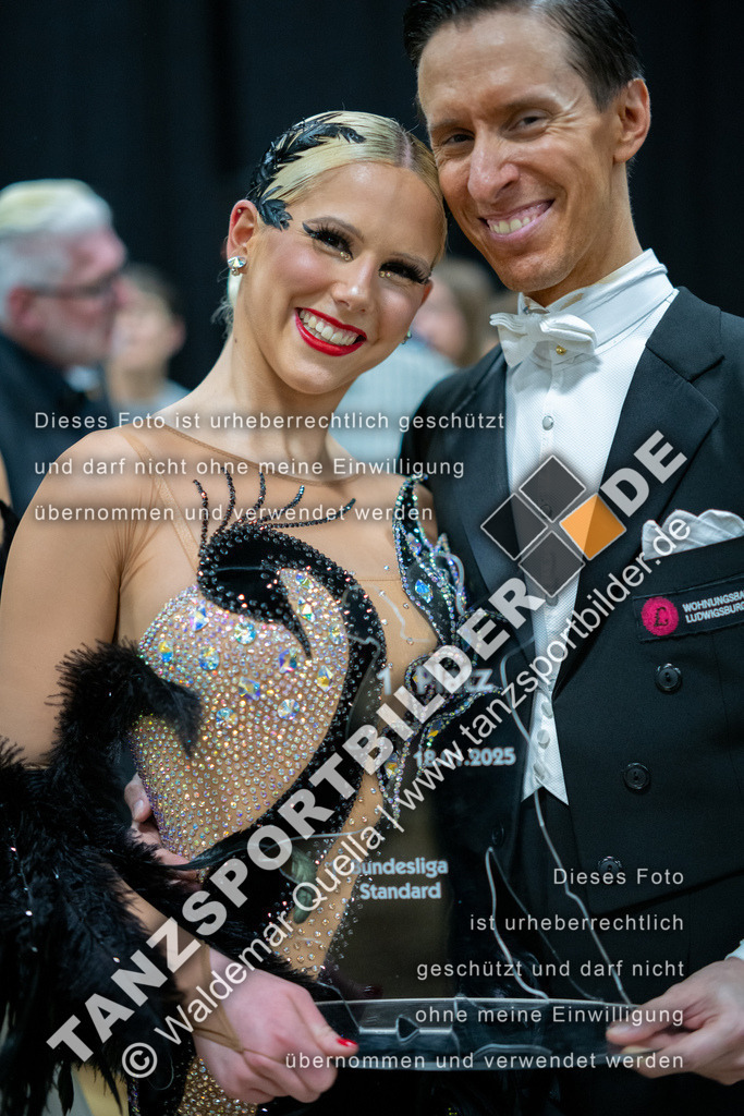 20250118-12064 | Hier finden Sie Tanz Bilder vom Latein und Standard Formationen tanzen. Sportbilder vom Tanzsport. Schöne Fotos und von Weltmeisterschaft, Europameisterschaft, Bundesliga, Regionalliga, Oberliga und Landesliga sowie von GOC Stuttgart, DanceComp, WM Bremen