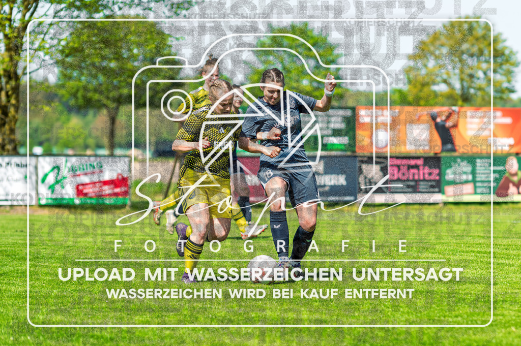Kreisliga Damen HKCE - SG Fulde vs. Sportfreunde Bispingen | Rike Hartig (Sportfreunde Bispingen #18), Luana Ostrowski (SG Fulde #19); Kreisliga Damen HKCE - SG Fulde vs. Sportfreunde Bispingen am 26.04.2026 in Zentralstadion, Fulde - Realisiert mit Pictrs.com