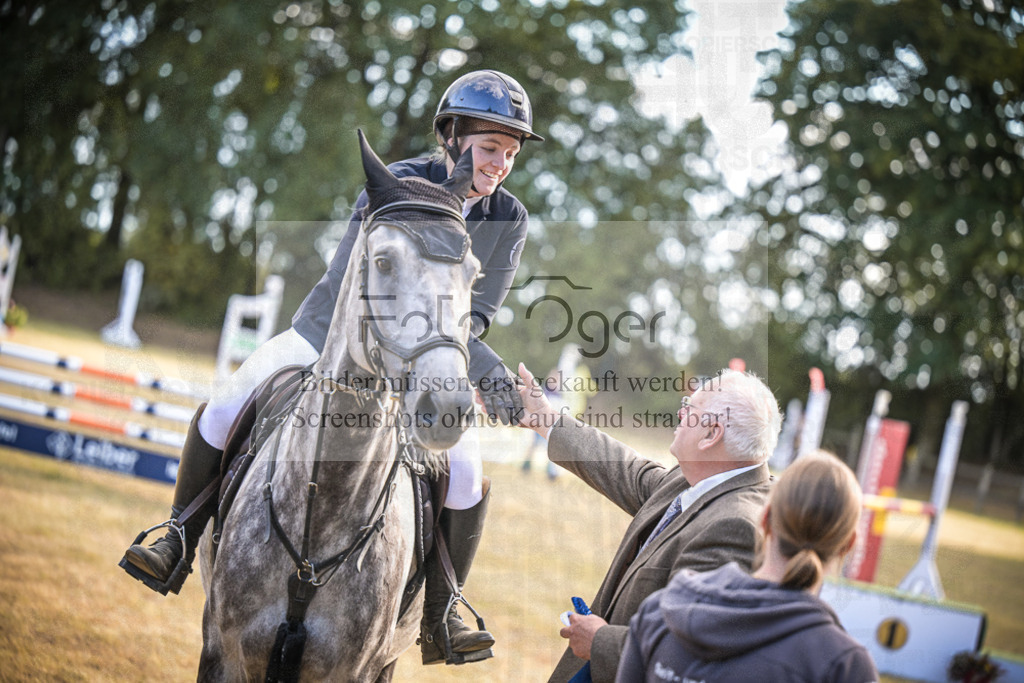 DOS_0025 | Entdecke hochwertige Reitturnierfotos von Foto Oger. Professionell, emotional und authentisch – jetzt Lieblingsmomente im Shop bestellen.Deutschlandweite Turnierfotografie. - Realisiert mit Pictrs.com