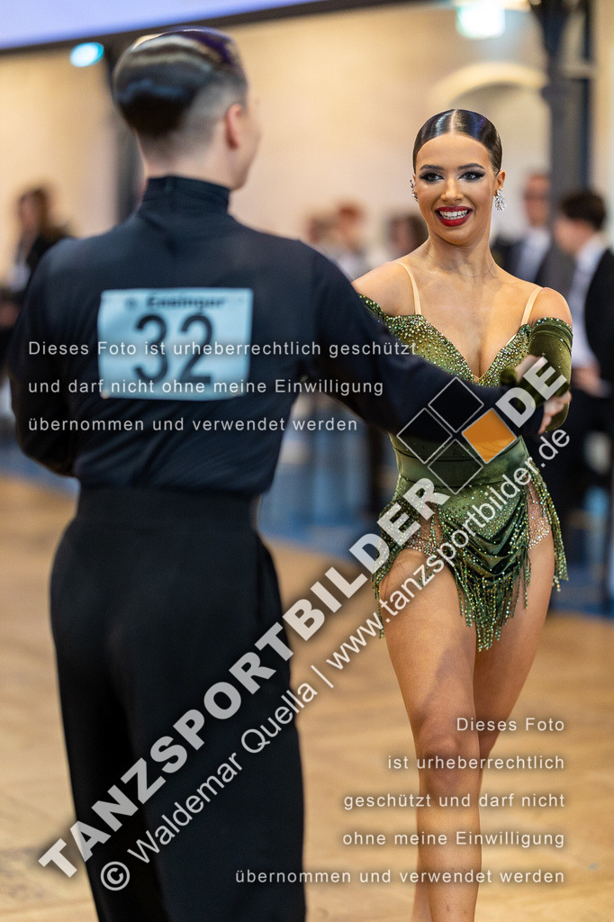 20230812-00620 | Hier finden Sie Tanz Bilder vom Latein und Standard Formationen tanzen. Sportbilder vom Tanzsport. Schöne Fotos und von Weltmeisterschaft, Europameisterschaft, Bundesliga, Regionalliga, Oberliga und Landesliga sowie von GOC Stuttgart, DanceComp, WM Bremen