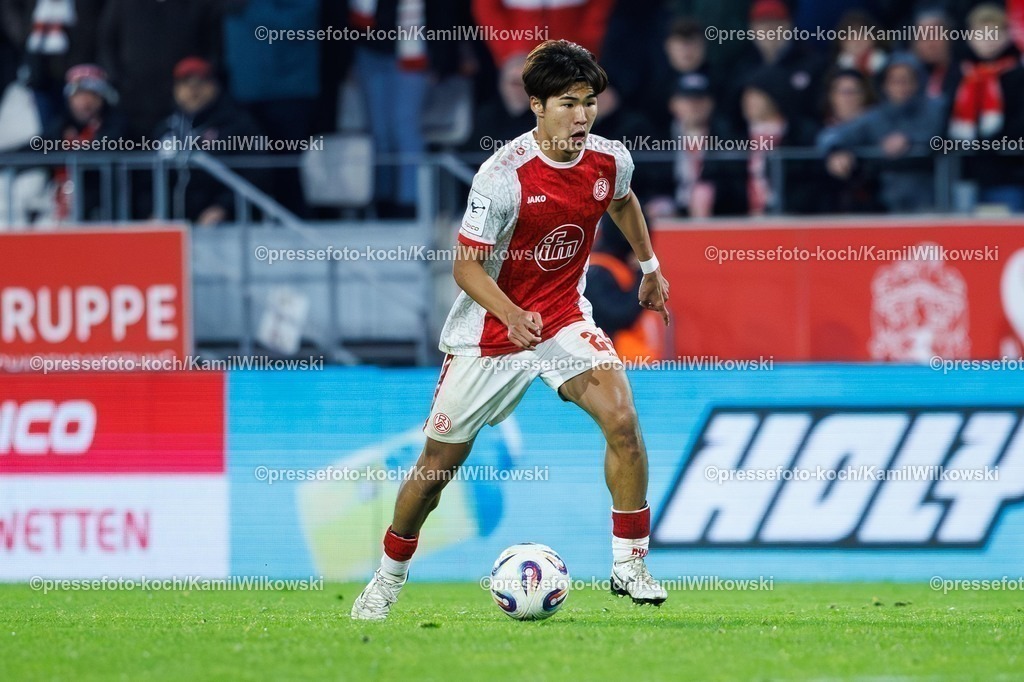 xKWIx05122501080 | 05.12.2025, xKWIx, Fußball, 3. Liga, Rot-Weiss Essen - VfB Stuttgart 2, Stadion an der Hafenstraße: Kaito Mizuta (Rot-Weiss Essen #24) Photo: xKamilxWilkowskixPressefotoKochx