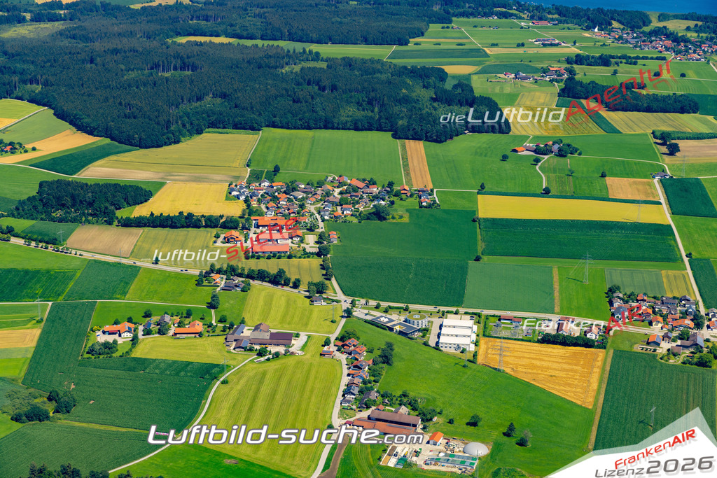 Aktuelles Luftbild von Högering Stephanskirchen - Die Luftaufnahme wurde 2022 mittels UL-Flugzeug erstellt ( keine Drohne ) - hochauflösende Kamera-Systeme von  Canon -Beste Qualität - Für grossformatige Ausdrucke geeignet. Die Geschenkidee !