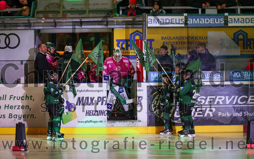 2025-10-24_004_TSV_Erding_gegen_Deggendorfer_SC | Erding, Deutschland, 24.10.2025:Eishockey, Oberliga Süd 2025 / 2026, 11. Spieltag, TSV Erding gegen Deggendorfer SC, Endergebnis: 2:4Torwart Leon Meder (Erding Gladiators, #39)Foto: Christian Riedel / fotografie-riedel.net