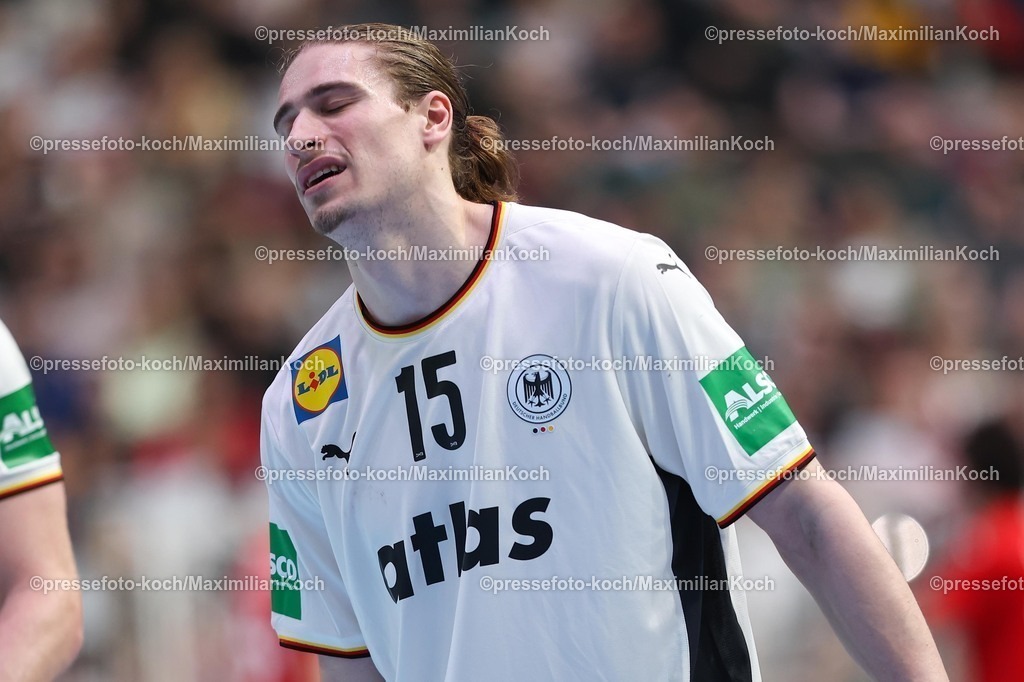xKWIx22032601059 | 22.03.2026, Handball, Länderspiel Herren, Deutschland - Ägypten, ÖVB-Arena Bremen:  Juri Knorr (Germany #15) mit Schmerzverzertem Gesicht xKamilxWilkowskixPressefotoKochx