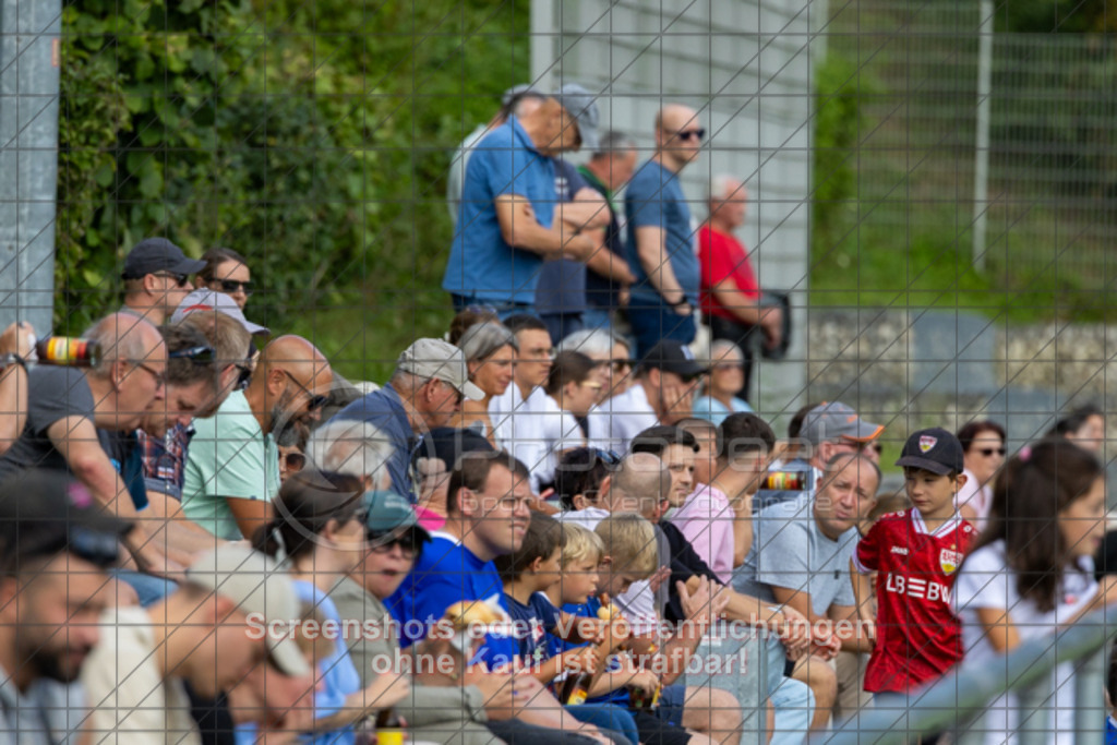 20250831_152005_0392 | #,TSG Salach (weiß) vs. SV Ebersbach (rot), Fußball, Bezirksliga - Bezirk Neckar/Fils, 02. Spieltag, Saison 2025/2026, Rasensportplatz, Staufenecker Straße, 73084 Salach, 31.08.2025 - 15:00 Uhr,Foto: PhotoPeet-Sportfotografie/Peter Harich
