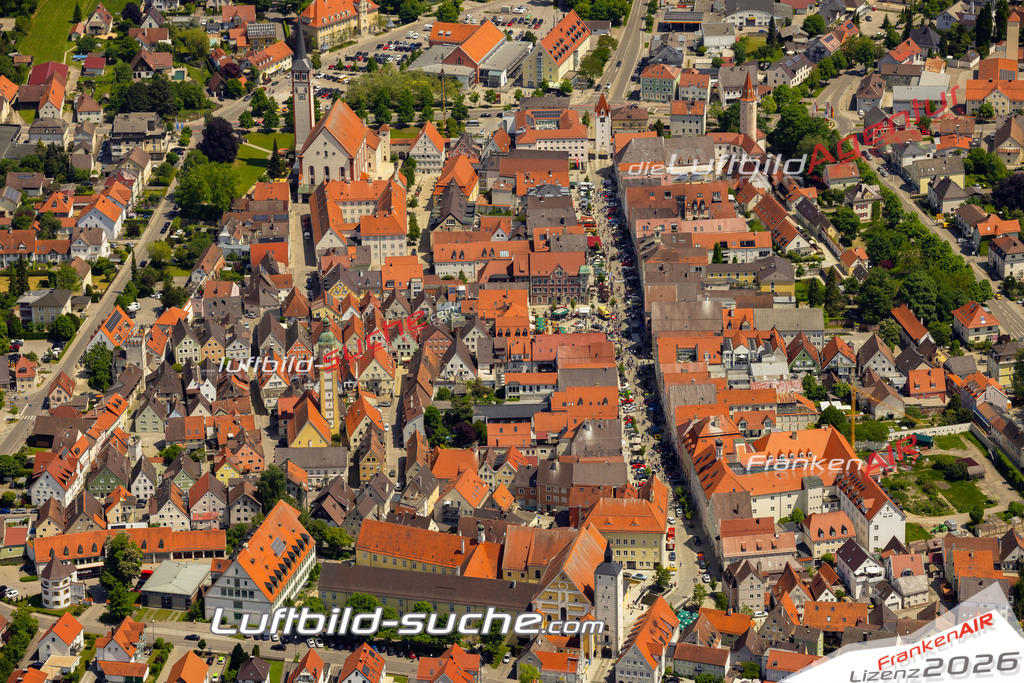 Das Luftbild zeigt  Mindelheim - Die Luftaufnahme wurde 2023 vom UL-Flugzeug aus erstellt ( keine Drohne ) - Hochauflösende Luftaufnahme - Für grossformatige Ausdrucke geeignet. Die Geschenkidee !Mit Lizenz und Bildrechte bestellbar