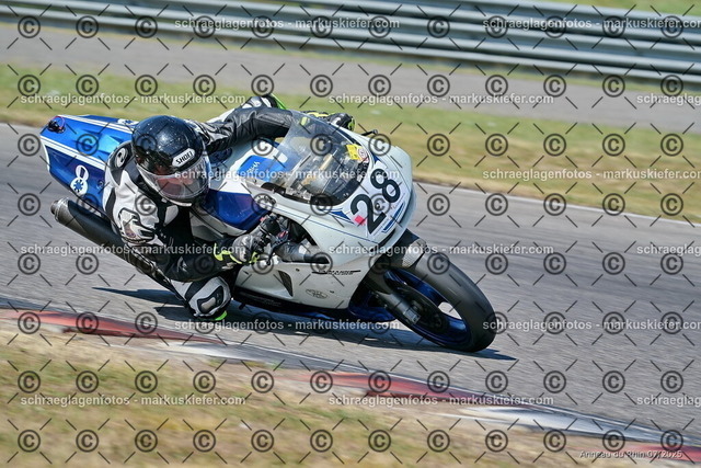 25bt04-0330 | markuskiefer.com - Realisiert mit Pictrs.com