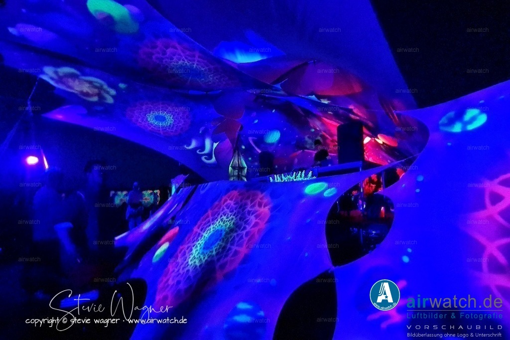 Bachblyten® Festival 2023 | Entdecken Sie atemberaubende Luftbilder und Fotografien auf airwatch.de - Tauchen Sie ein in eine Welt voller faszinierender Aufnahmen aus der Vogelperspektive.