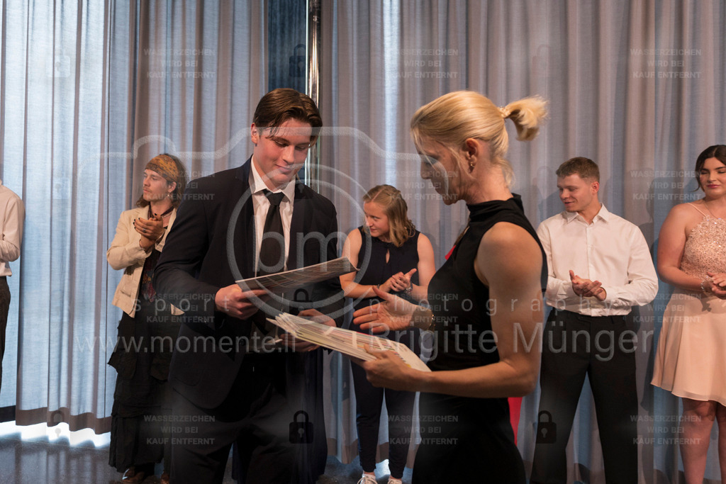 FeusiDiplomfeier_R6OO2977 | Brigitte Münger / bmsportphotography - Realisiert mit Pictrs.com