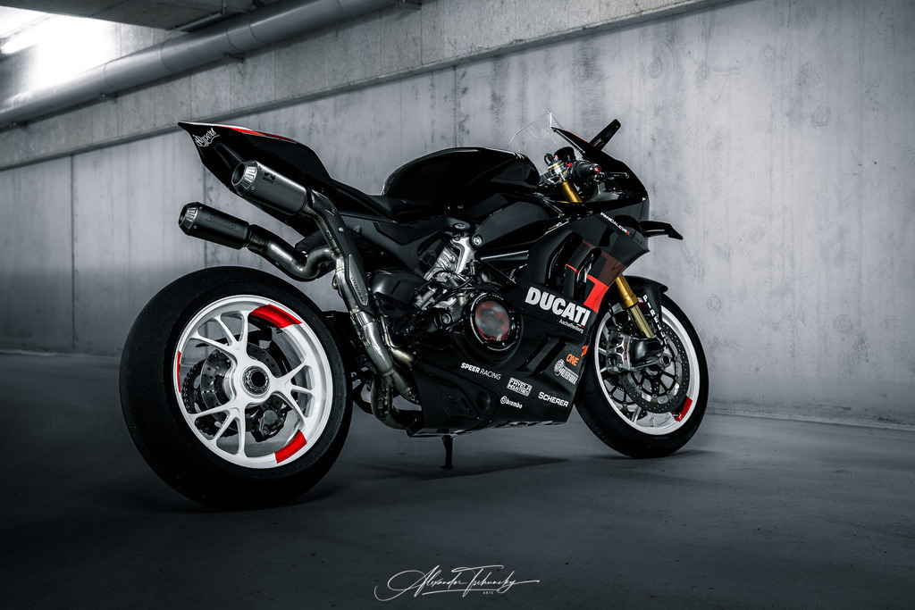 Ducati Panigale V4S | Entdecken Sie die faszinierende Welt von Alexander Tschuncky Arts: Kreative Fotografie, atemberaubende Automobilkunst und hochwertiger Bilderdruck. Lassen Sie sich inspirieren! - Realisiert mit Pictrs.com