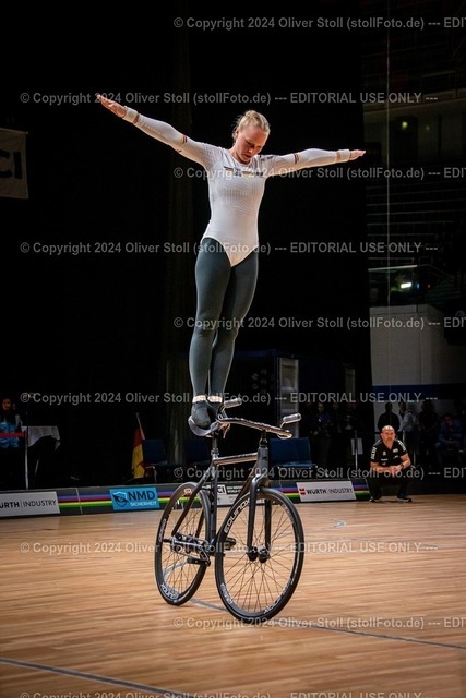 20241026OAS33561-lic | FUELLER Lara (GER / RKV Poppenweiler) First Place at UCI World Championships Indoor Artistic Cycling Bremen/GER Proposal 194,70 points Result 186,89 points - Realisiert mit Pictrs.com