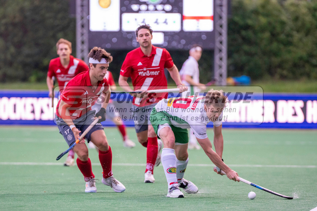 Final4_20240518-2049-0013 | Bonn, Deutschland, 18.05.2024: Fred Newbold (Der Club an der Alster), Niklas Bosserhoff (Hamburger Polo Club) in Aktion waehrend des Spiels der Deutsche Feldhockey-Meisterschaften 2024 zwischen Final 4 Herren Hamburger Polo Club - Der Club an der Alster im Bonner THV am 18.05.2024 in Bonn, Deutschland. (Foto von Stephan Fehrmann)

Bonn, Germany, 18.05.2024: Fred Newbold (Der Club an der Alster), Niklas Bosserhoff (Hamburger Polo Club) in action during the game of Deutsche Feldhockey-Meisterschaften 2024 between Final 4 Herren Hamburger Polo Club - Der Club an der Alster in Bonner THV at 18.05.2024 in Bonn, Deutschland. (Foto from Stephan Fehrmann)
