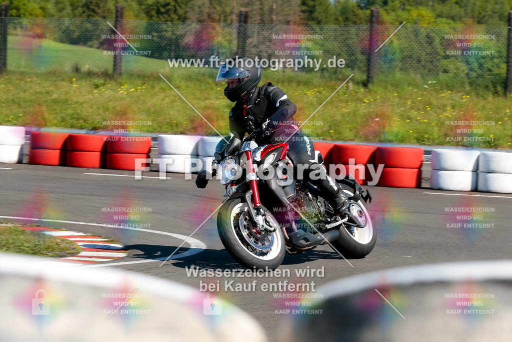 Moto-TeamOBK-21761 | Hier findet Ihr Bilder von Touristenfahrten auf der Nürburgring Nordschleife oder von anderen Veranstaltungen die ich besucht habe. Viel Spass beim Durch Schauen 