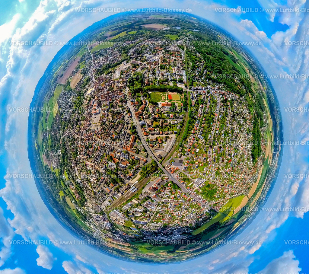 Lage24059067Mitte | Luftbild, Ortsansicht und Bahnhof Lage, Lemgoer Straße Bundesstraße B66, Altstadt Innenstadtansicht und evangelische Marktkirche, Rathaus und Parkplatz Am Drawen Hof, Wohngebiet, Erdkugel, Fisheye Aufnahme, Fischaugen Aufnahme, 360 Grad Aufnahme, tiny world, little planet, fisheye Bild, , Lage, Ostwestfalen, Nordrhein-Westfalen, Deutschland