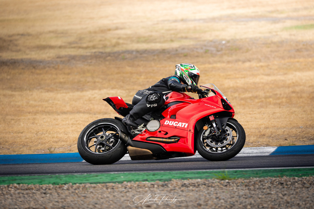 Ducati Trackday Hockenheimring 2026 | Entdecken Sie die faszinierende Welt von Alexander Tschuncky Arts: Kreative Fotografie, atemberaubende Automobilkunst und hochwertiger Bilderdruck. Lassen Sie sich inspirieren! - Realisiert mit Pictrs.com