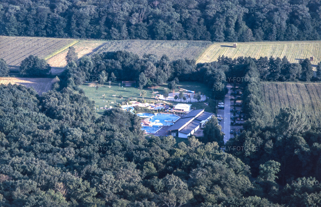 Luftbild: Waldschwimmbad vom Ballon aus in Kandel im Bundesland Rheinland-Pfalz in Deutschland. Foto: image02118.jpg vom ? durch Werner Riehm/FLY-FOTO.de