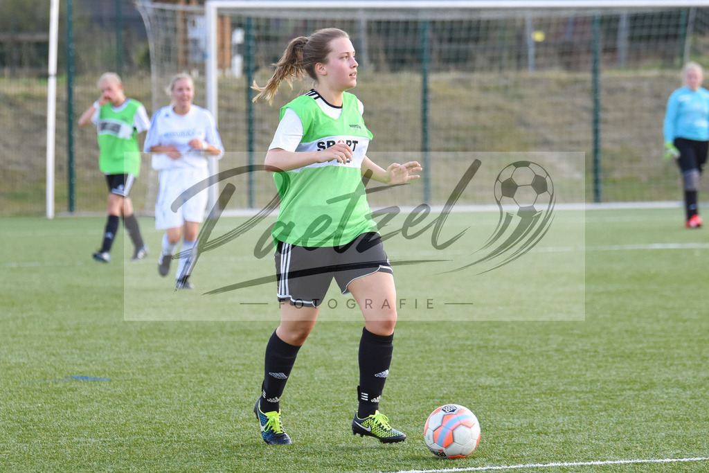 20180811_BORBEL_0025 | Fußball, Frauen:   beim Spiel der 1. Kreisklasse zwischen SG Borgloh/Kloster Oesede vs. SVC Belm-Powe am 11.08.2018 auf dem Kunstrasenplatz Borgloh in Borgloh, Deutschland.(Foto von Nico Paetzel) - Realisiert mit Pictrs.com