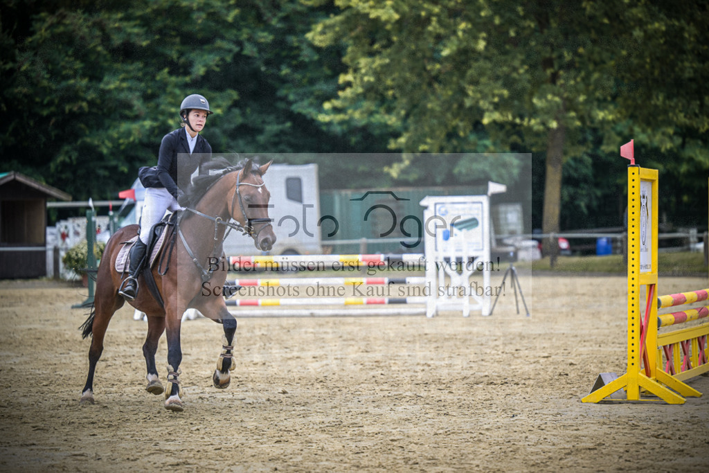 DOS_2363 | Entdecke hochwertige Reitturnierfotos von Foto Oger. Professionell, emotional und authentisch – jetzt Lieblingsmomente im Shop bestellen.Deutschlandweite Turnierfotografie. - Realisiert mit Pictrs.com