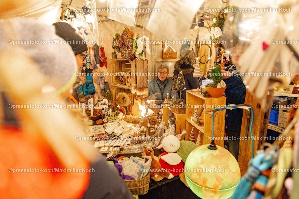 Wup12122501046 | 12.12.2026, Wuppertal, Weihnachtsmarkt Haus Schloss Lüntenbeck. 