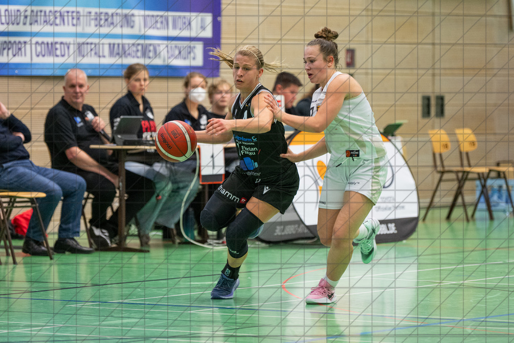 2. DBBL Nord 25/26 | Spieltag 04 | BBC Osnabrück vs. TuS Lichterfelde | 12.10.25: 2. DBBL Nord 25/26 | Spieltag 04 | BBC Osnabrück vs. TuS Lichterfelde / Osnabrück / Deutschland  //   CREDIT:www.bullenfotos.de, Martin König, Hörner Weg 40, D-49078 Osnabrück, +4917663732967 // Nutzung und Weitergabe nur zu den vereinbarten Zwecken. Presseanfragen an Ersteller. Alle Rechte beim Ersteller. Honorierung nach MFM. - Realisiert mit Pictrs.com