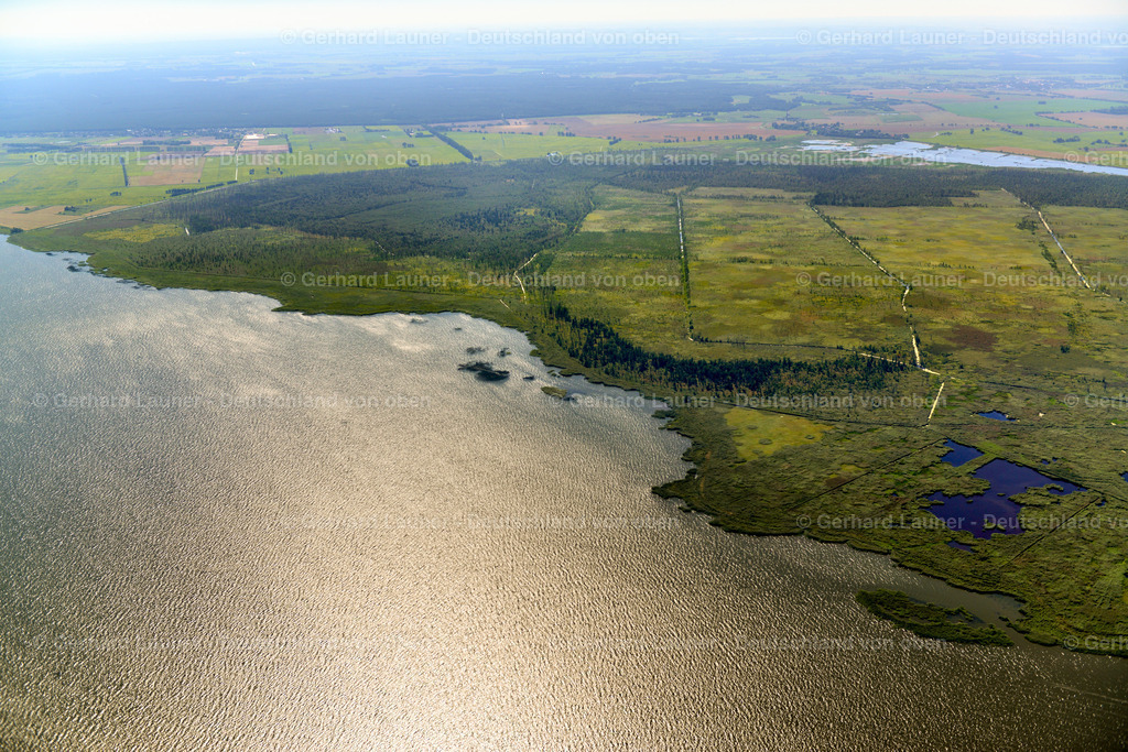 3637595 | BUGEWITZ 25.08.2016 Insel am Ufer des Flußverlaufes des Stettiner Haffs im Ortsteil Kamp in Bugewitz im Bundesland Mecklenburg-Vorpommern. // Island on the banks of the river course of the Stettiner Haff in the district Kamp in Bugewitz in the state Mecklenburg - Western Pomerania. Foto: Gerhard Launer
