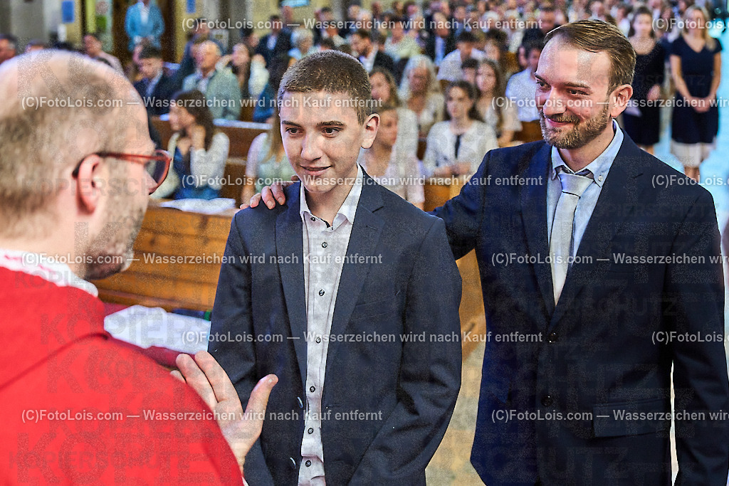 ALP1161_PfarrFirmung Wieselburg_Firmvorgang | (C)FotoLois.com, Alois Spandl, Firmung in der Pfarrkirche Wieselburg mit Generalvikar Dr. Christoph Weiss, Dechant Pfarrer Daniel Kostrzycki und Monignore Franz Dammerer, Sa 15. Juni 2024.