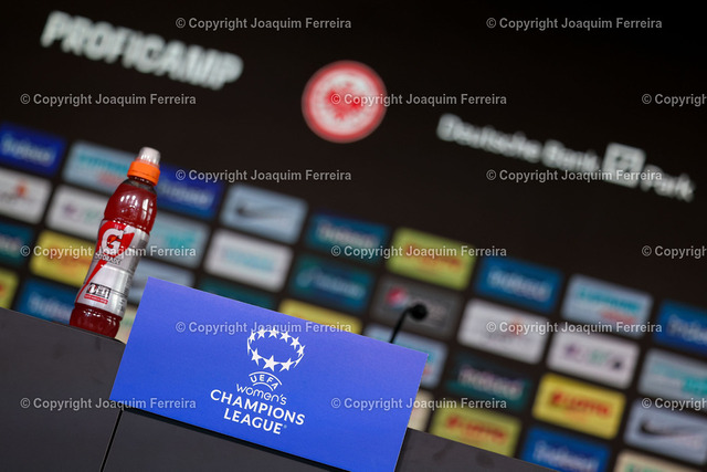 2023.12.20_PK_0003 | 20.12.2023 Pressekonferenz Eintracht Frankfurt mit Cheftrainer Niko Arnautis und Laura Freigang  v.l., Symbolfoto, Symbolbild: UEFA Women`s CHAMPIONS LEAGUE - Realisiert mit Pictrs.com