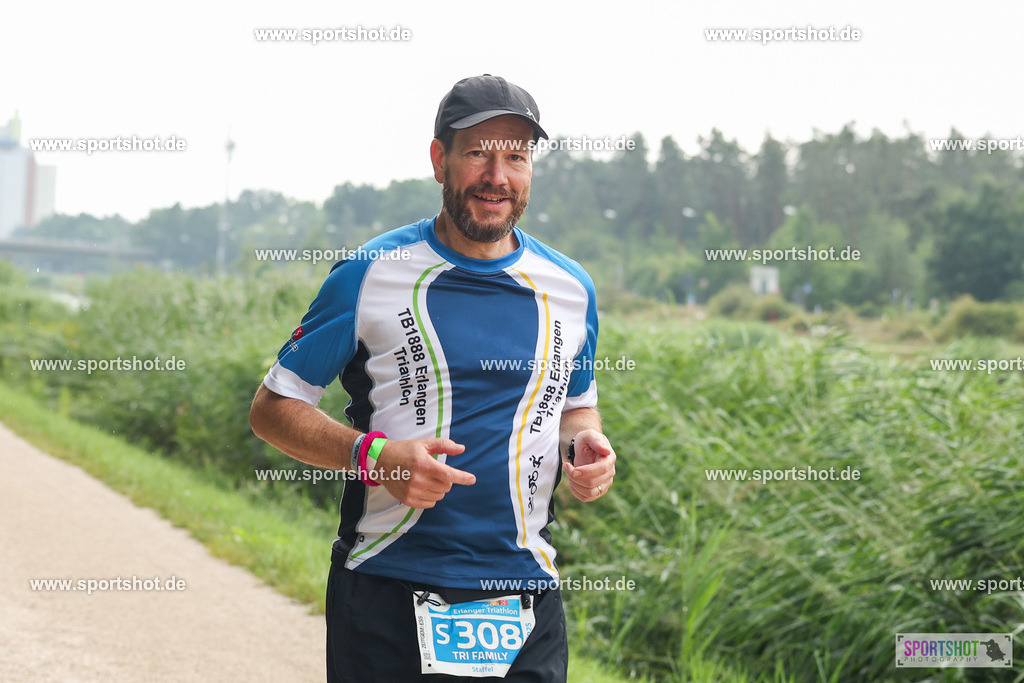 LUR_1626 | 34. M-net Erlanger Triathlon 2025 #erlangertriathlon  #mnettriathlon2025 #mnettriathlon #team #olympischedistanz #mitteldistanz #triathlon #maindonaukanal  #erlangertriathlon2025 #yourpictrs #tv1848 #tv1848erlangen  #triathlonbayern #sportinerlangen #demsportverbunden #sportshot_your_pictrs Copyright: www.sportshot.de