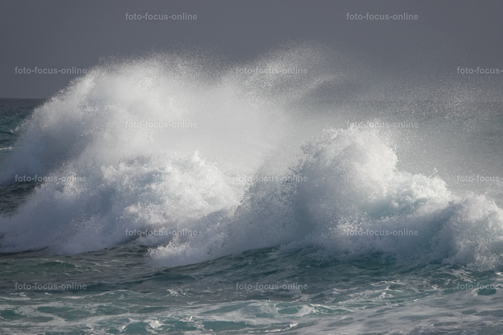 Wild waves | Atlantic breakwater
