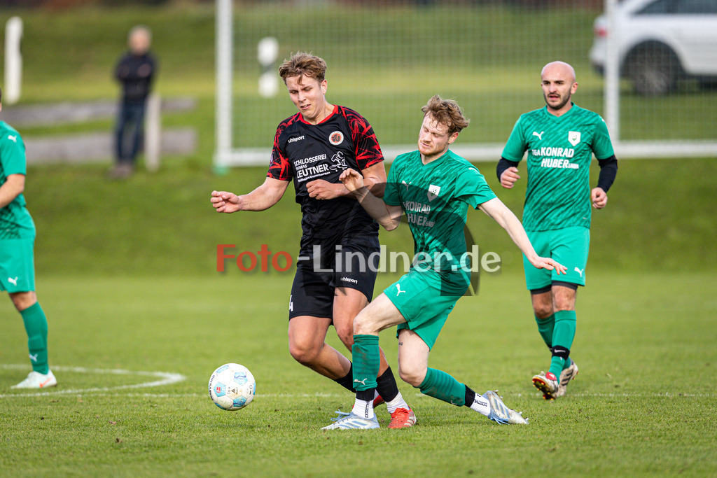 SV Haunshofen gegen SV Unterhausen | Fußball Herren A-Klasse Gruppe 5 Zugspitze 2025/26 12. Spieltag, SV Haunshofen gegen SV Unterhausen, 20251019,Zweikampf,2025-10-19 in Haunshofen (Sportplatz Haunshofen), Timo KEER (SV Unterhausen 24), Frederic BREDIN (SV Haunshofen 14)Copyright: WolfgangxLindner www.foto-lindner.de