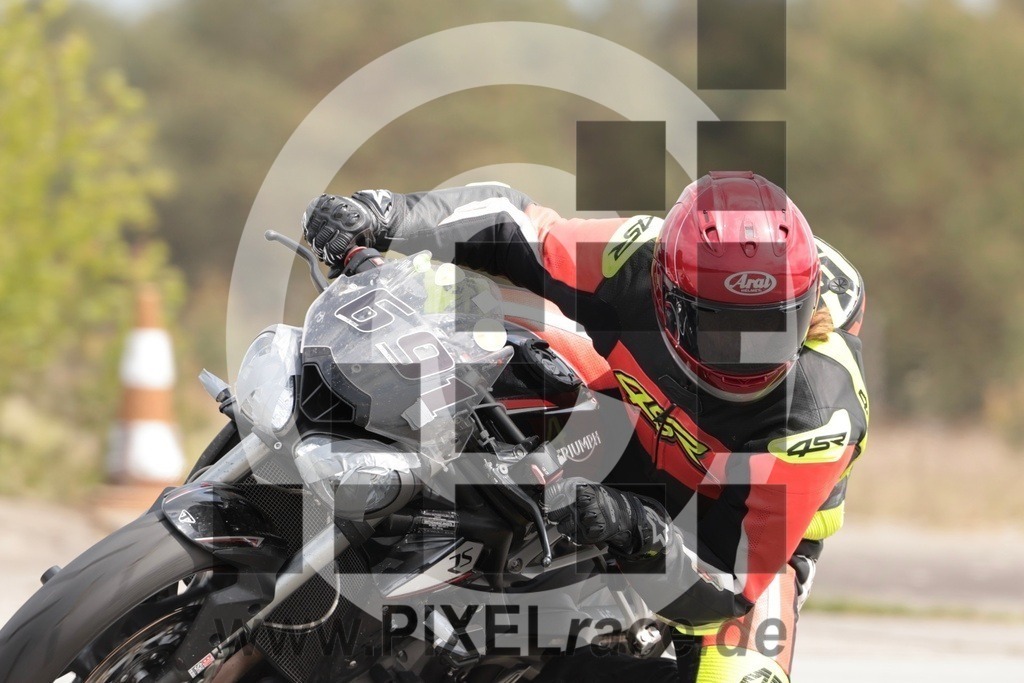 0691-20250510_11644 | Schöne Erinnerungen an spannende Momente - das festzuhalten ist unser Job. PIXELrace.de ist seit 2003 auf den Rennstrecken Europas unterwegs um die Action draußen beim Fahren und die wunderbare Stimmung imm Fahrerlager für euch einzufangen.