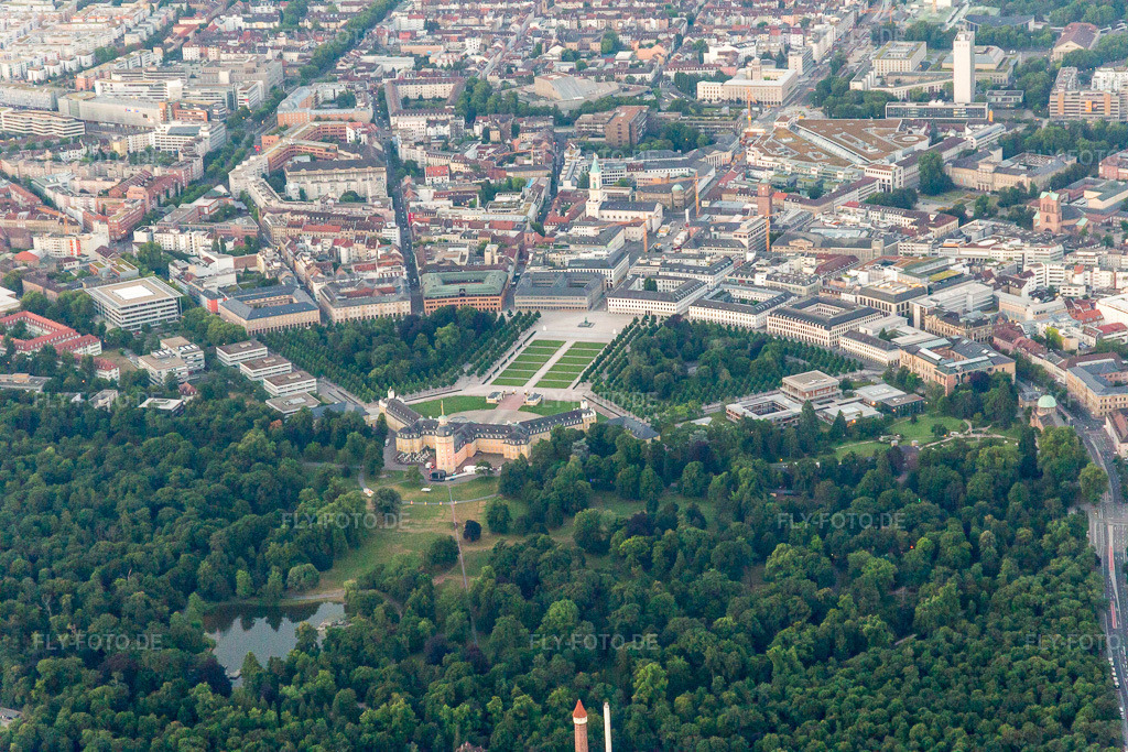 Luftbild: Karlsruhe Schloßpark im Ortsteil Innenstadt-West in Karlsruhe im Bundesland Baden-Württemberg in Deutschland. Foto: IMG_101501.jpg vom 08.07.2017 durch Werner Riehm/FLY-FOTO.de