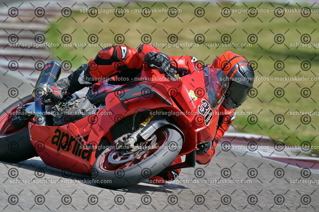 26BT02-1518 | markuskiefer.com - Realisiert mit Pictrs.com