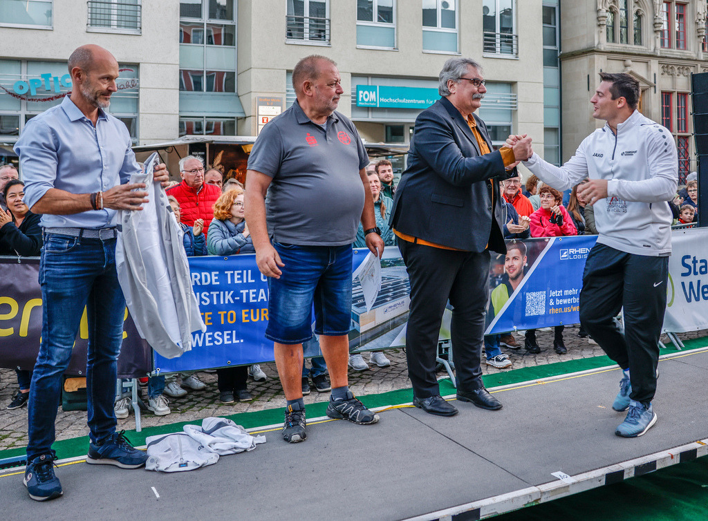 top-top.de 240913-229 | Foto, Video, Fotografie, Videografie, Fotobox, DJ, Discjockey, Musik, Musikbox, Veranstaltung, Photobooth, Amazon, Ebay, Buchtipp, Bestseller, Autor, Verlag, Buch, Wesel, Hamminkeln, NRW, Dinslaken, Rees, Drohne, Hochzeit, Party, Fotobox, Wesel, Fotograf