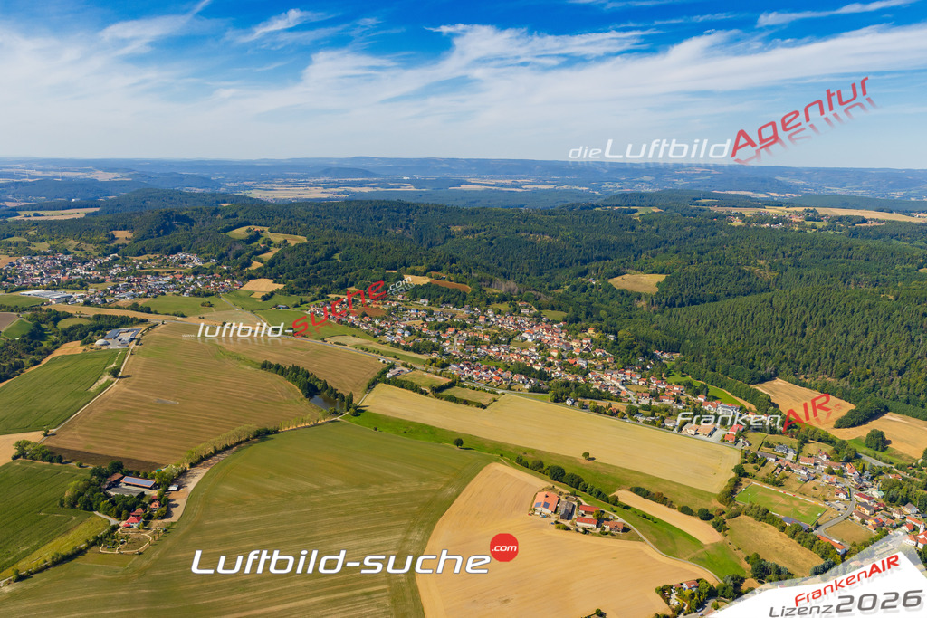 Klassische Luftaufnahme ohne Drohne zeigt:Johannisthal bei Küps - Die Luftbildaufnahme wurde 2025 vom UL-Flugzeug heraus erstellt ( keine Drohne ) - Hochauflösende Luftaufnahme -Nicht vergleichbar mit Google Maps oder Satelittenbilder- Die Geschenkidee !Mit Lizenz und Bildrechte bestellbar