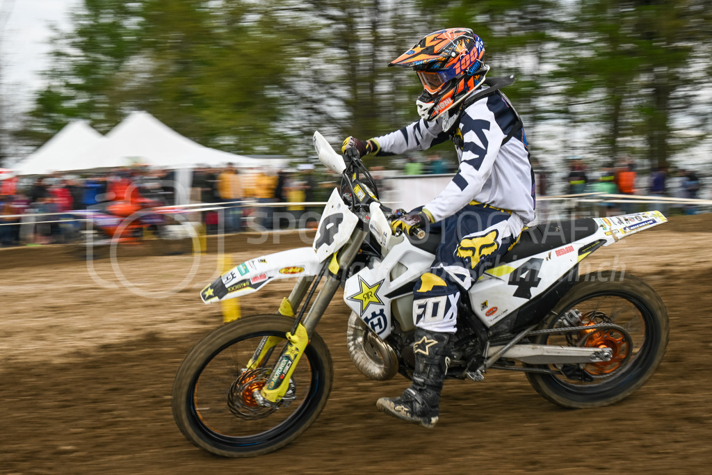 Motocross Schlatt bei Winterthur - 30. April 2023 | #4 Balzer Monika aus Amden (CH) auf Husqvarna 250 in der Kategorie Swiss MX Women Cup am Motocross Schlatt bei Winterthur, 30. April 2023. 
Instagram: @mx_schlatt | @mc_wila | @sam_schweiz
Bild: Sportfotografie Markus Aeschimann | www.markus-aeschimann.ch - Realisiert mit Pictrs.com