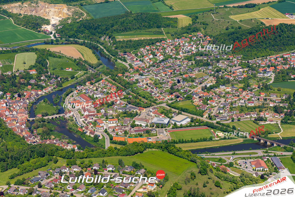 Das Luftbild der Stadt Harburg wurde 2021 vom Flugzeug heraus erstellt (keine Drohne) Aufnahmehöhe ca.450 Meter- hohe Bildauflösung und Druck-Qualität garantiert!