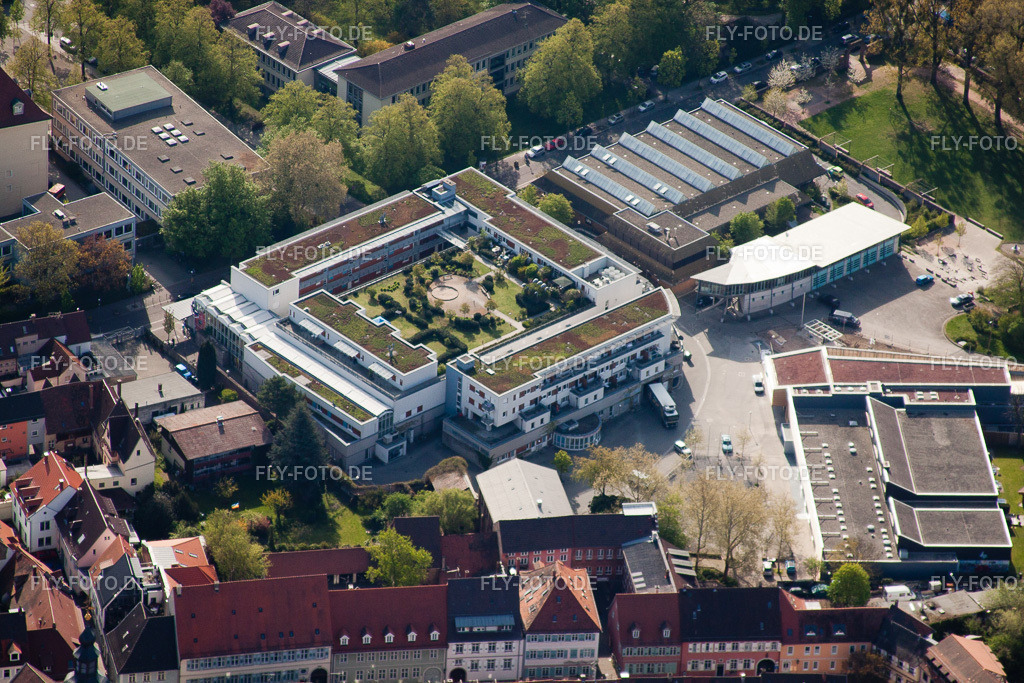 Gewerbegebiet und Firmenansiedlung | Luftbild: Gewerbegebiet und Firmenansiedlung im Ortsteil Durlach in Karlsruhe im Bundesland Baden-Württemberg in Deutschland. Foto: IMG_26063.jpg vom 23.04.2010 durch Werner Riehm/FLY-FOTO.de - Realisiert mit Pictrs.com