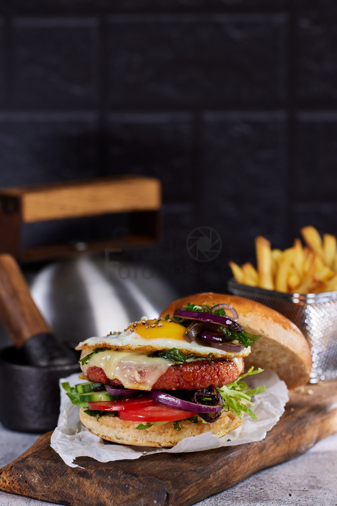 vegan_moi_Burger_Spiegelei_Titel | Stockfotos, Picsomania, MGM-Services, Michael Gerlach, Auftragsbilder, Auftragsarbeiten, Workshops, Shooting, Reisefotografie, Produktfotografie, Foodfotografie, Hochzeitsfotografie, Saarland, Fotografin, Fotograf, Hochzeitsbilder, Saarlouis, Hundeshootin