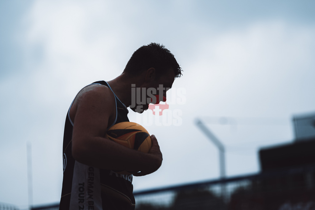 Beachvolleyball | Männer | Allianz German Beach Tour 2025 | Tourstop Hamburg | 29.05.2025 | Jonas Kaminski jubelt