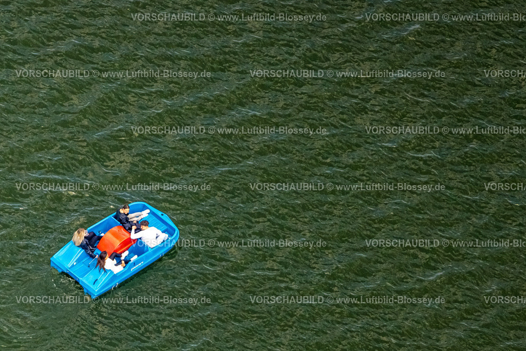 Sundern230504654Langscheid | Luftbild, Blaues Tretboot auf dem Sorpesee, Langscheid, Sundern, Sauerland, Nordrhein-Westfalen, Deutschland