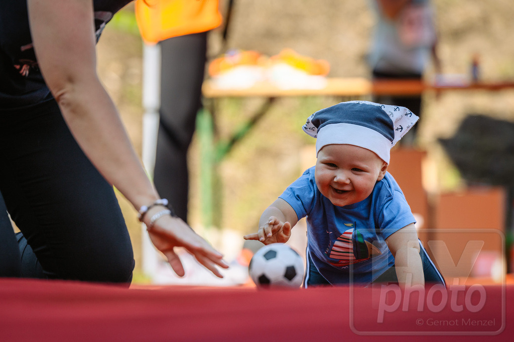 16. Hoywoj-CityLauf im Sportforum Hoyerswerda - 16.09.2023 | 10m VdK-Windel-Flitzer - Realisiert mit Pictrs.com