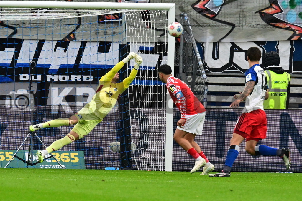 KBS Picture_HSV-Mainz05_013 | Heuer Fernandes Daniel (HSV) mit einer Riesenparade ,Sportplatz :  Volksparkstadion, - Realisiert mit Pictrs.com